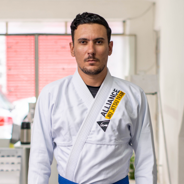 Brazilian, Blue Belt martial artist with over 4 years of experience teaches Brazilian Jiu Jitsu!