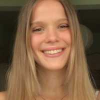 Ich bin Julia,19 Jahre und angehende Deutsch und Ethik/Philosophie Studentin auf Lehramt und freue mich sehr auch dich!