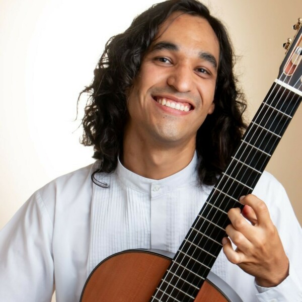 Profesor de la Universidad Nacional de Música da clases de guitarra online y presencial.