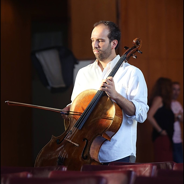 Um dos mais conceituados violoncelistas da sua geração. Solista na Orquestra Metropolitana, 15 anos de experiência em ensino.