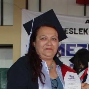 Serpil - Güzel sanatlara hazırlık öğretmeni - İstanbul
