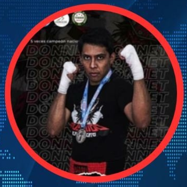Cinturón negro, Seleccionado nacional , 5 veces campeón nacional, competidor mundialista, clases particulares de kickboxing.