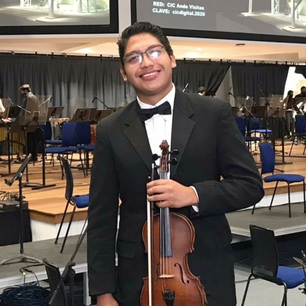 Estudiante de bachillerato y licenciatura en violín y composición en la Universidad de Costa Rica. Doy clases de solfeo, armonía, orquestación, violín y mucho más.