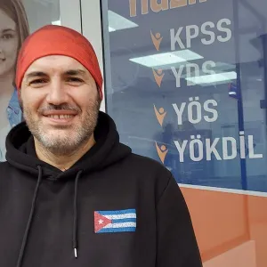Mehmet - İngilizce öğretmeni - 