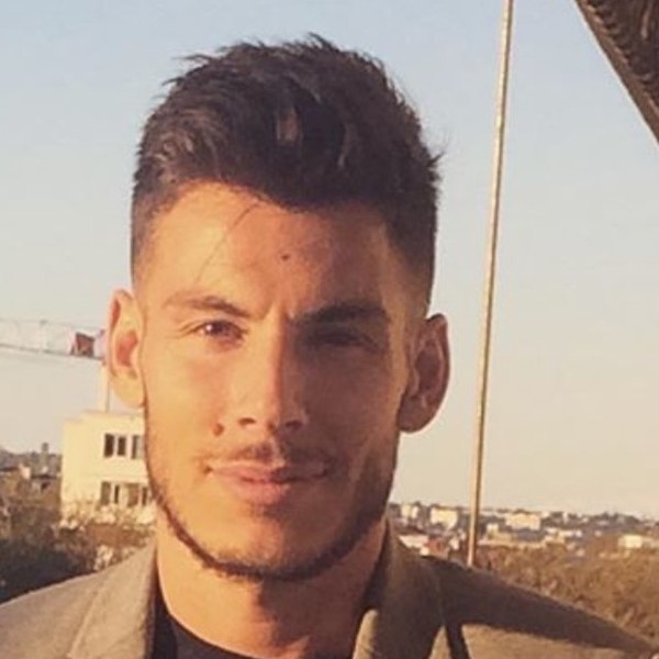 Ancien footballeur semi-professionnel et depuis 3 ans AESH ( accompagnant d’élèves en situation de handicap ) en ULIS  Je propose mes services pour activités physiques ,  soutien scolaire et coaching 