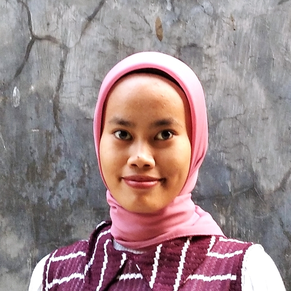 Lulusan tarbiyah terbaik dengan yudisium Hasan, dengan jabatan organisasi sebagai anggota keamanan yang mensukseskan proker seluruh bidang di bawah bimbingan ketua