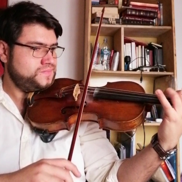 Profesor de Educación Musical con 12 años de experiencia musical en violín ofrece clases en niveles iniciación ,básico y medio.