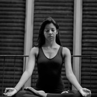 Praticante, eterna estudante e instrutora de Yoga a 15 anos, trabalha de forma individual e em Grupos