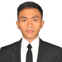 Lulusan sarjana pendidikan Universitas Negeri Malang dengan predikat cumlaude dan menguasai Bahasa Inggris dengan skor TOEFL ITP 477.