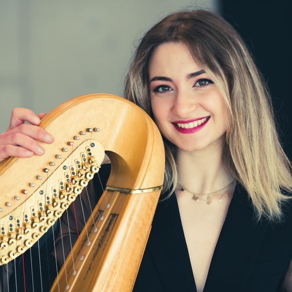 Professional Italian harpist offers harp lessons for young and adults. All levels are welcome and all styles are possible!