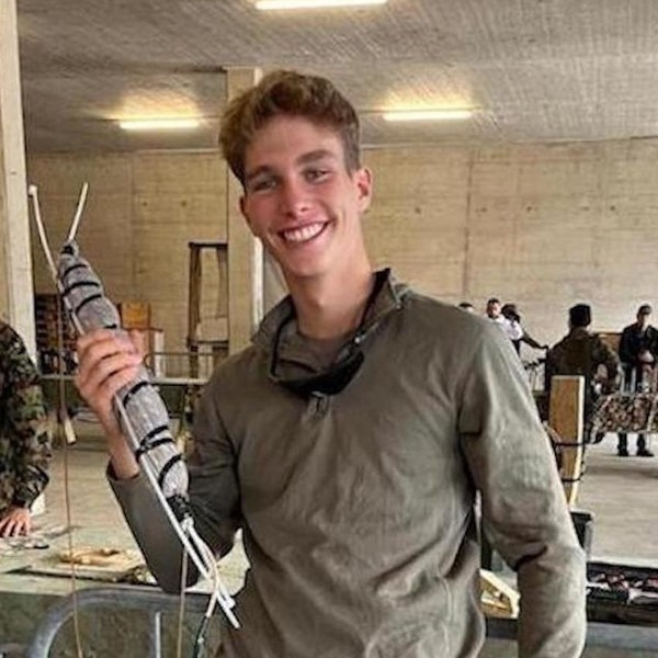 Etudiant à l'université de Fribourg en Management, donne des cours d'appuis en math