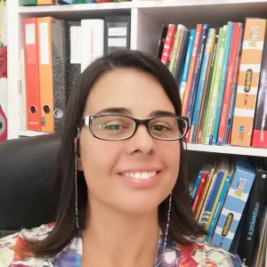 Alexandra - Professor de compreensão escrita - português - Ponta Delgada