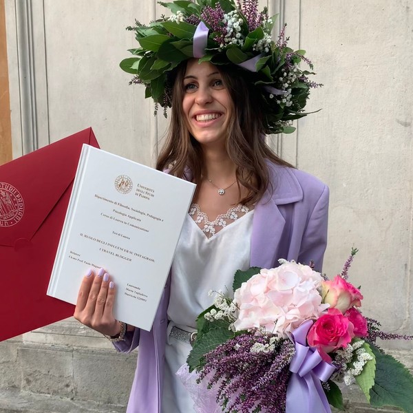 Ho studiato al liceo delle scienze umane opzione economico sociale a Vicenza e ora sono laureata in scienze della comunicazione (università di Padova)