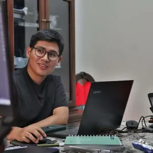 Alex Enrique - profesor de expresión oral - Piura