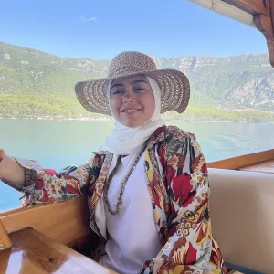 Azza - İngilizce öğretmeni - İstanbul
