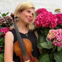 Cours de violon (classique ou électronique) par une violoniste professionnelle, 12 ans d'artiste d'orchestre à l'Opéra de Moscou, 8 années d'expérience en tant que professeur.
