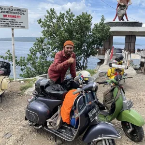 Ahmadun - Guru mengemudi mobil - Surakarta