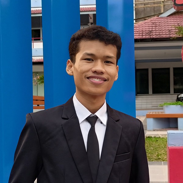 Lulusan sarjana Matematika Universitas Hasanuddin dengan pengalaman mengajar privat sejak duduk di bangku SMA sampai sekarang.