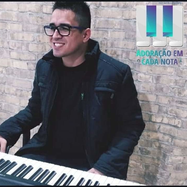 • Professor de teclado com 5 anos de experiência, especialista em formar músicos pra tocar na igreja.