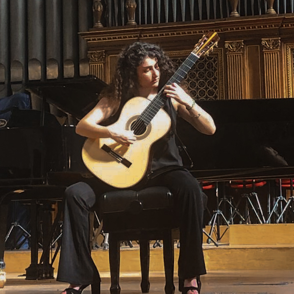 Studentessa al Conservatorio di Roma offre lezioni di chitarra, dinamiche e coinvolgenti