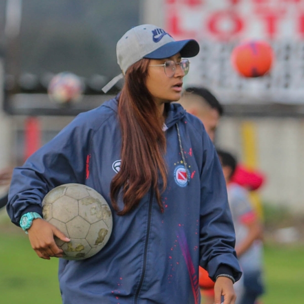 Licenciada en deporte, enseño variedad de deportes, especialidad fútbol; deporte para la salud, rendimiento, estética.