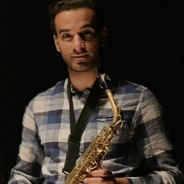 Experienced saxophonist , following easy steps to introduce the instrument and more to come for intermediate level. Online courses