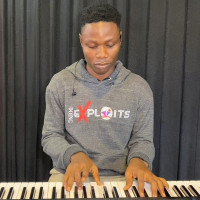 I'm a Gospel Piano Tutor with several years of active playing and learning experience.