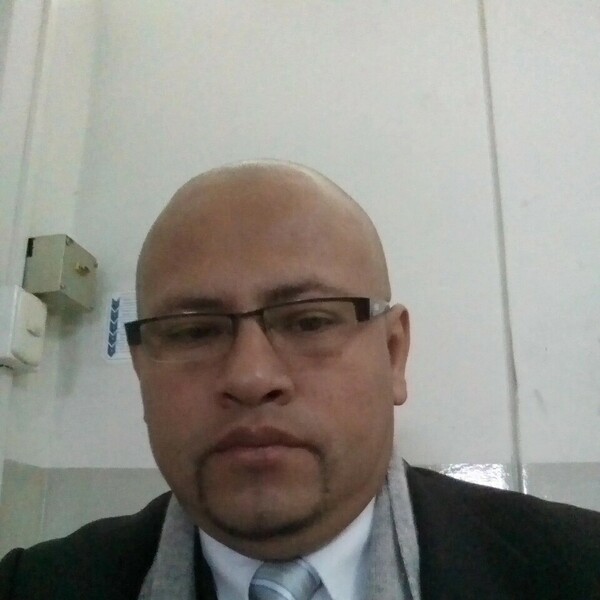 Graduado en el Instituto Superior Pedagógico Arequipa como docente de Educación Primaria