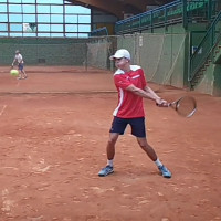Instructor de tenis regional con experiencia dando clases en el RZCT (Real Zaragoza Club de Tenis)