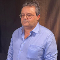 Graduado del Instituto de Profesores Artigas de Uruguay como Profesor de Historia