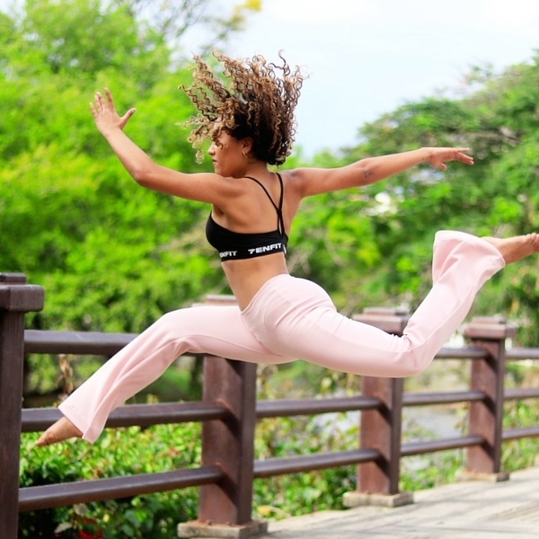 Egresada del Instituto Colombiano de ballet clasico como técnico en arte - Danza contemporánea. Experiencia de 2 años,  en la compañía colombiana de danza contemporánea de Incolballet.
