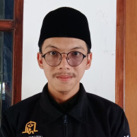 Lulusan Pondok pesantren Al-Qur'an ASSANUSIAH, lulusan dari sekolah berbasis agama ,mulai dari Diniyah, Tsanawiyah, Aliyah Sampai sekarang di UIN Bandung
