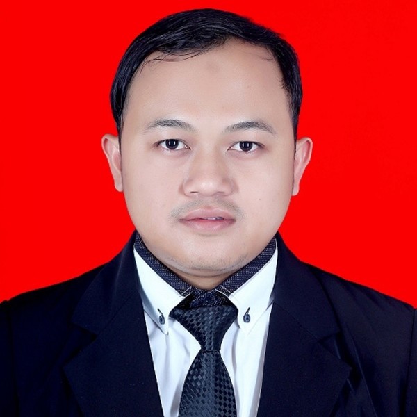 Lulusan Cumlaude dari Universitas Islam Negeri Bandung, asik dan menyenangkan dalam mengajar