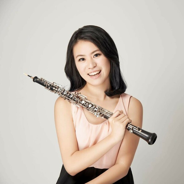 Bilingual oboe/English horn teacher graduated with a Master of Music degree in performance, and have online/in-person teaching experiences to help you grow immensely at all levels!