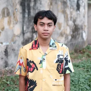 Helmi - Guru penulisan skrip untuk film - Surabaya