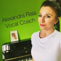 Vocal Coach experta en rehabilitación de la voz y técnica vocal imparte clases en Madrid