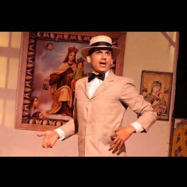 Licenciado en Artes escénicas...cine, teatro y TV... guión y textos teatrales... análisis y demás.. dramaturgia... pasos de dirección teatral...