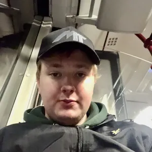 Sebastian - samhällskunskaplärare - 