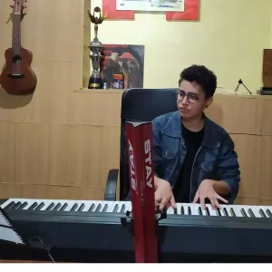 Davi - Prof de viola - 
