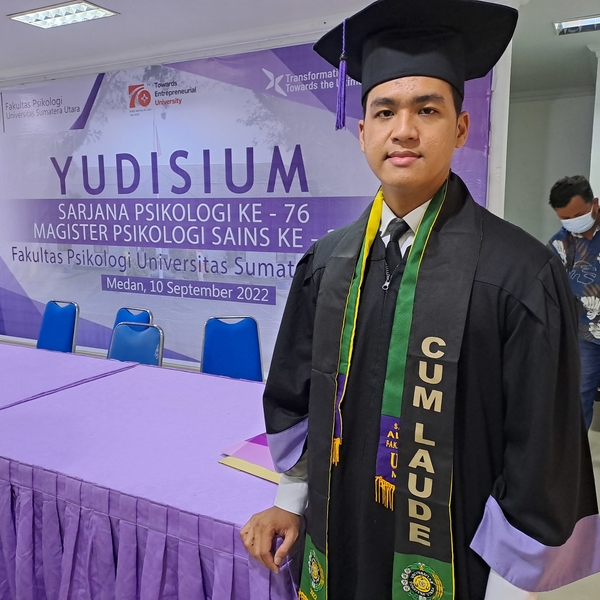 Saya merupakan lulusan pesantren Ar-Raudhatul Hasanah dan lulusan S1 Psikologi USU