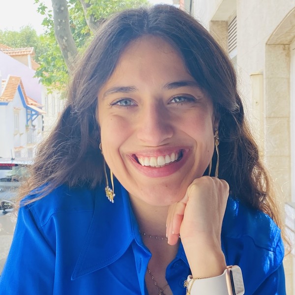 Sou a Beatriz,formada em Engenharia no Instituto Superior Técnico. Estou disponível para dar explicações de Matemática/Físico-química/Inglês até ao 9•Ano.  Poderá ser presencial (zona Bicesse) ou Onli