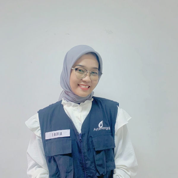 Mahasiswa pendidikan bahasa inggris dengan pengalaman mengajar dibeberapa daerah dengan metode yang menyenangkan. Pendekatan dengan murid dilakukan dengan methodology yang disesuaikan dengan kebutuhan