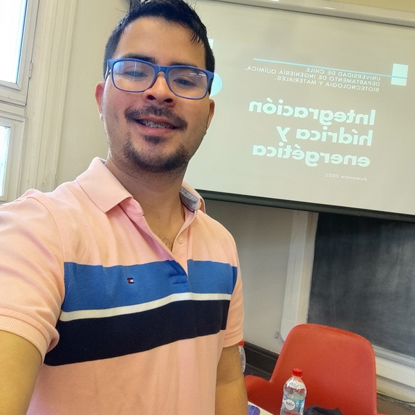 Ingeniero Químico graduado en el extranjero , homologado en la Universidad de Chile como Ingeniero Civil Químico . Mi metodología al enseñar cálculos es  Practicar la realidad .