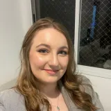 Julia - Prof de medicina - Porto Alegre