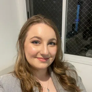 Julia - Prof de medicina - Porto Alegre