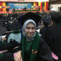 Lulusan S1 Universitas Syiah Kuala dengan pengalaman dua tahun lebih mengajar bahasa Inggris di sekolah dan kursus privat dari tingkat SD sampai Universitas.