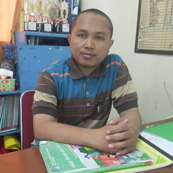 Lulusan Unindra PGRI Jakarta siap mengajar Privat Bahasa Inggris untuk tingkat SD hingga SMA/SMK. Saya pengajar Bahasa Inggris berpengalaman selama 15 tahun di tingkat SD hingga SMA.