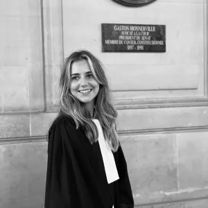 Agathe - Prof de droit civil - Paris