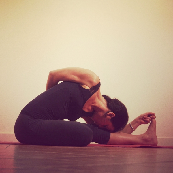Yoga e Pranayama, Yoga pre-parto: lezioni praticabili da tutti per vitalizzare muscoli e giunture, rilasciare tensioni, sviluppare elasticità e resilienza nel corpo e nella vita di tutti i giorni.