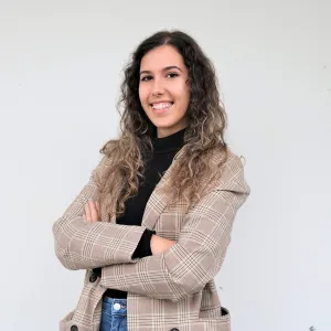 Bruna - Prof de auxílio na redação de dissertações e teses - Braga